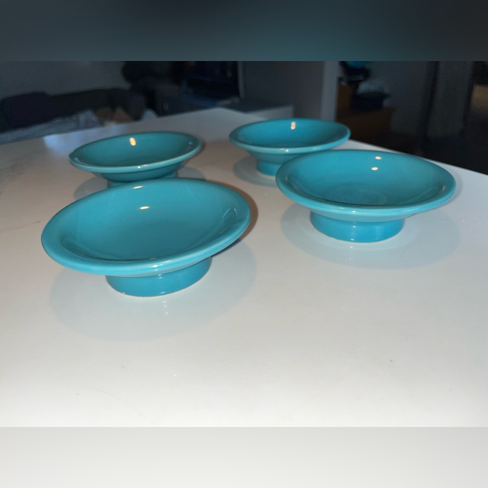 6 Crate & barrel aqua cupcake pedestals. Really festive way to serve cupcakes - Picture 3 of 8